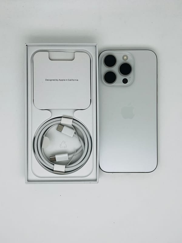 iPhone 15 Pro 512GB Blanco Titanio de Segunda Mano (Totalmente Original, Batería 86%)