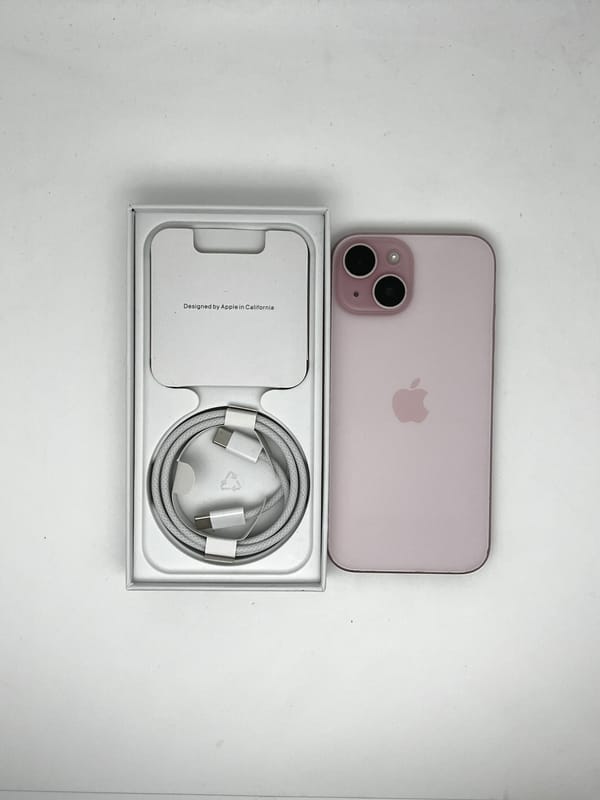 iPhone 15 256GB Rosa de Segunda Mano (Batería Original Nuevamente Cambiada al 94%)